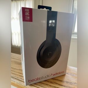 Beats Studio 3 Wireless headphones matte black